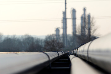 steel long pipes go to oil refinery