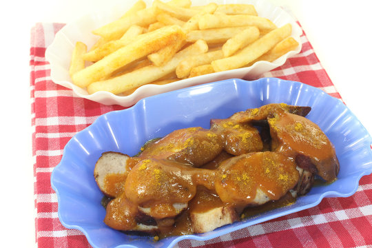 Currywurst mit Pommes Frites