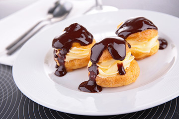 profiterole, french dessert