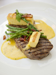 Beef sirloin with grilled green beans + potato flam
