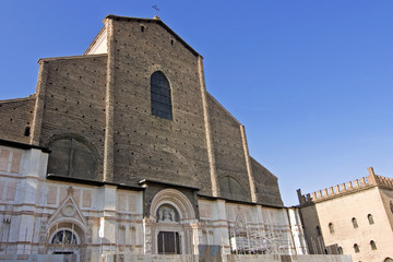 Fototapeta na wymiar view of san petronio - bologna