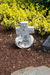 Kreuz, Engel mit Spruch