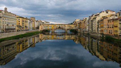 Obraz premium Ponte Vecchio bridge in Florence (Italy) - cloudy weather