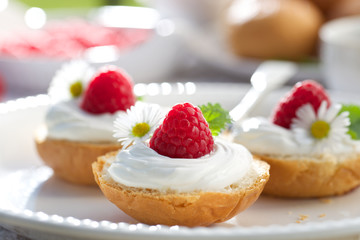 Obraz na płótnie Canvas Butter buns with creamy cheese and fresh raspberries