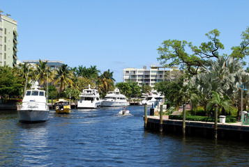 Fototapeta na wymiar Boats on canal – Fort Lauderdale