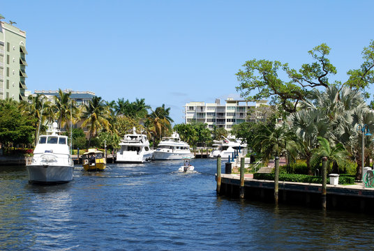 Boats on canal &ndash; Fort Lauderdale