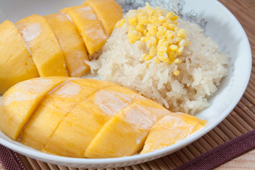 mango with sticky rice