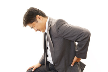 腰痛を訴える男性