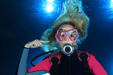Female scuba diver show ear problems