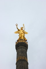 Fototapeta na wymiar Victoria auf der Siegessäule in Berlin