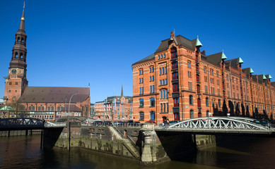 Speicherstadt und  St. Katharinen Kirche - Hamburg