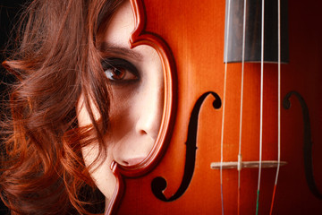 girl with violin © fotomaximum