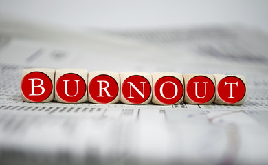 Würfel in Rot mit Burnout