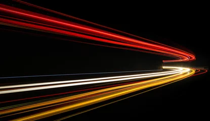 Foto op Plexiglas Snelweg bij nacht Auto licht paden in de tunnel.