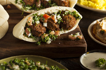 Healthy Vegetarian Falafel Pita