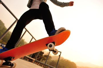 Fototapeta na wymiar sunrise skateboarding woman