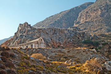 Fototapeta na wymiar Церковь высоко в горах