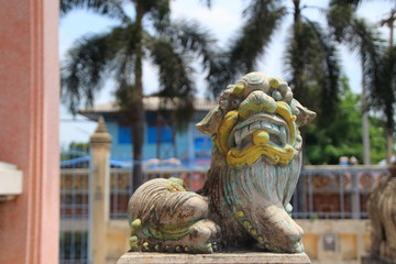 Fototapeta na wymiar old chinese lion statue
