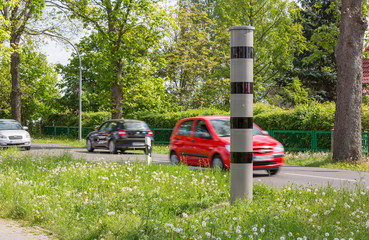 Rasende Autos und Radarfalle Blitzer