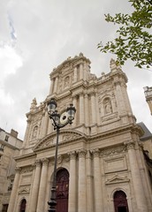 Fototapeta na wymiar Eglise Saint-Paul Saint-Louis, mauvais temps (Paris France)