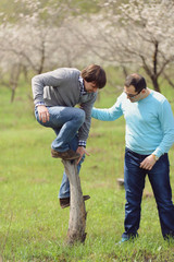 Fototapeta premium Climbing on Snag