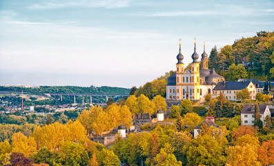 Das barocke Käppele von Würzburg in Herbstlandschaft