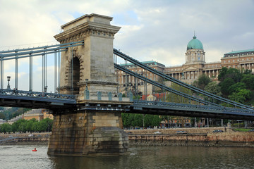 Fototapeta na wymiar Die Kettenbrücke in Budapest