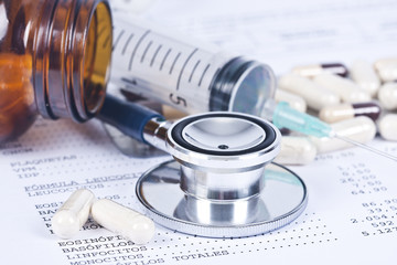 elements of medicine and health, pills and stethoscope