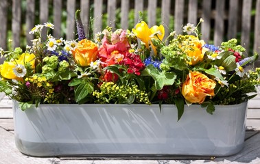 Blumengesteck mit Rosen