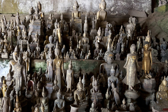 Pak Ou Caves - Hundreds of small buddha figures inside the cave