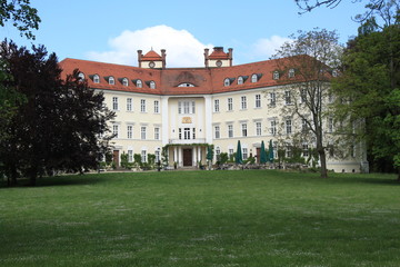 Fototapeta na wymiar Blick zum Schloss Lübbenau