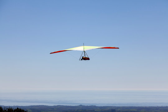 Hang glider flying