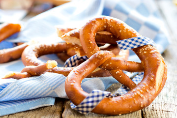 Tasty pretzel - 64684688