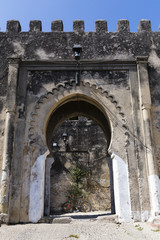 Fototapeta na wymiar Wały i wejście do Casbah antyczny, Tanger