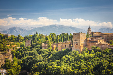 Fototapeta na wymiar Starożytny arabski twierdza Alhambra, Granada, Hiszpania