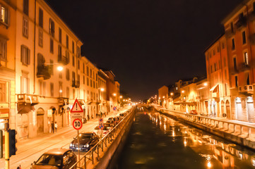 Fototapeta na wymiar Ночной канал в Милане.