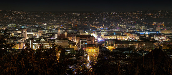 Stadt Stuttgart bei Nacht