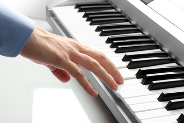 Fototapeta na wymiar hand of man playing piano