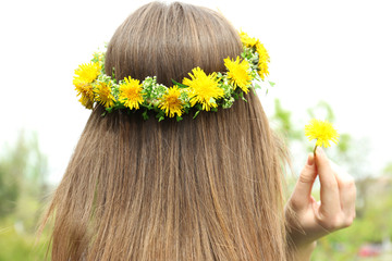 Naklejka premium Female hair with crown of dandelions