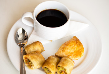 hot coffee and Thai Spring Roll (Por Pieer Tod)