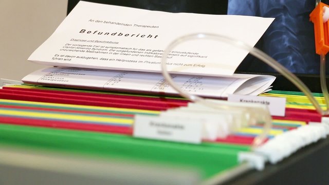 Kranken akte Italien mit Pr&uuml;f befund