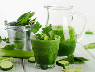 Healthy green smoothie