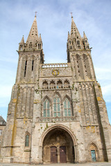 Fototapeta na wymiar La cathédrale Paul-Aurélien de saint Pol de Léon en Bretagne