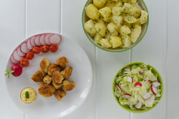 Fried cauliflower, potatoes and salad