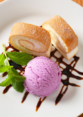 Swiss roll with ice cream