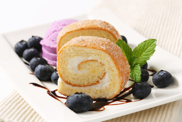 Swiss roll with blueberry ice cream