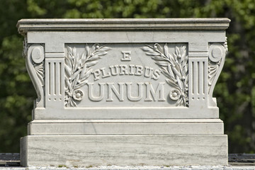 e pluribus unum inscription