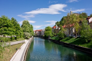 Fototapeta na wymiar Ljubljanica rzeki i promenada