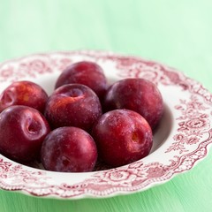 Red plums - Rote Pflaumen