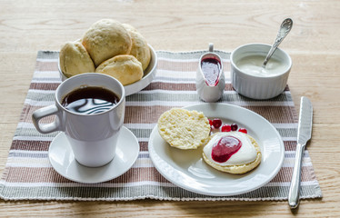 scones with lemon curd